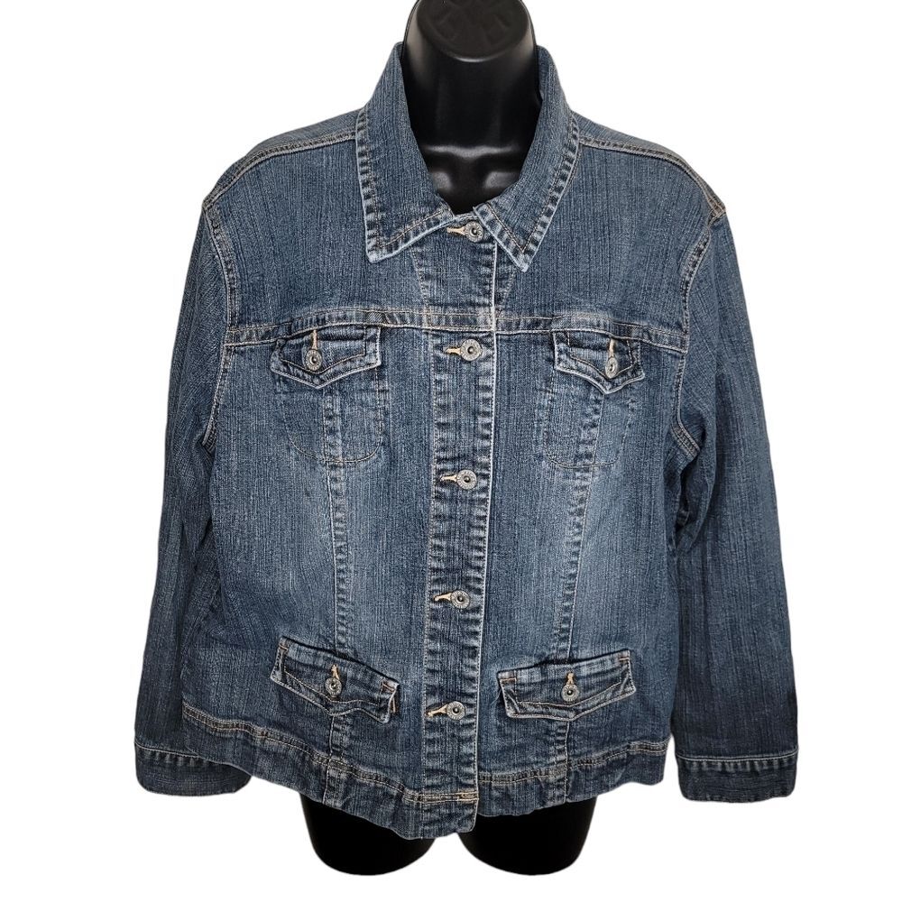 Chico's Platinum stretch denim trucker jean jacket size 2/Medium